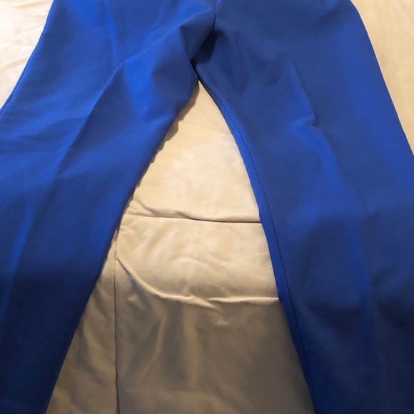 Blue cropped pants with pockets - Picture 3 of 5